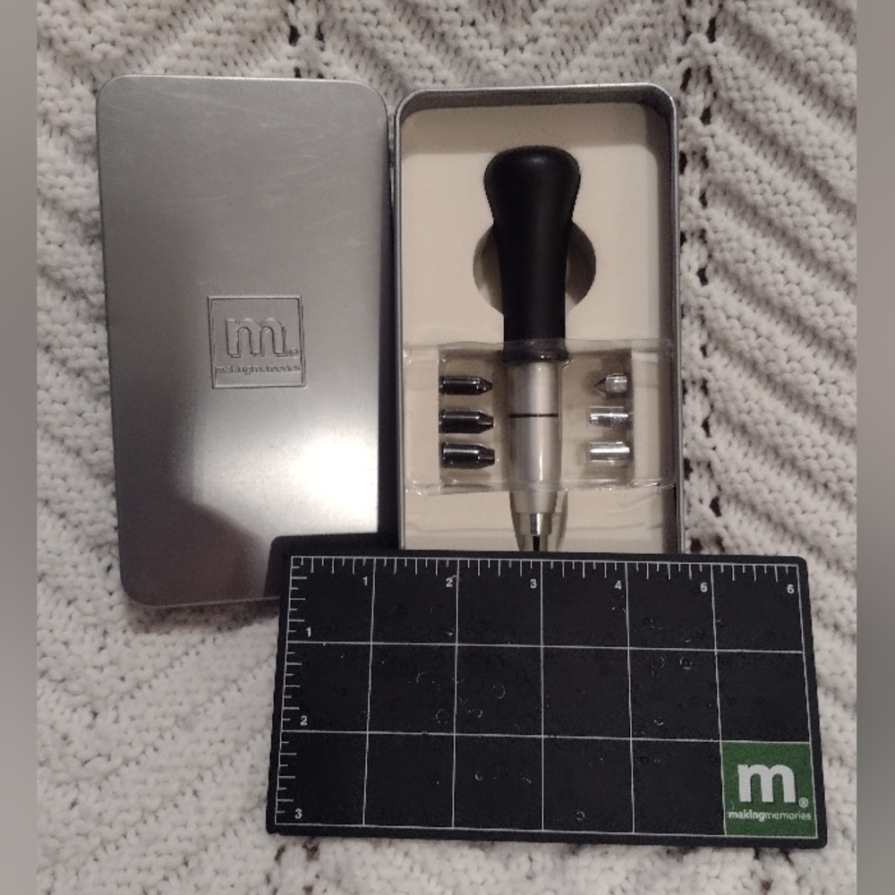 Making Memories Instant Setter Toolkit - Eyelet Setter - Scrapbooking & Cardmake